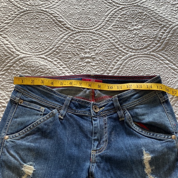 Alice + Olivia Distressed Jeans - Picture 5 of 8